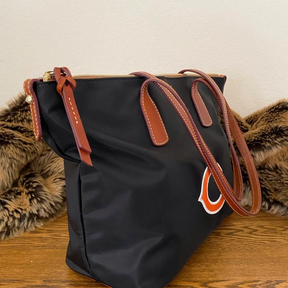 Dooney & Bourke Large Black Nylon NFL Chicago Bears Tote Bag!! - Picture 4 of 8